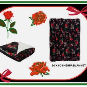 Victorias Secret Sherpa throw Black w/ Rose’s NWT